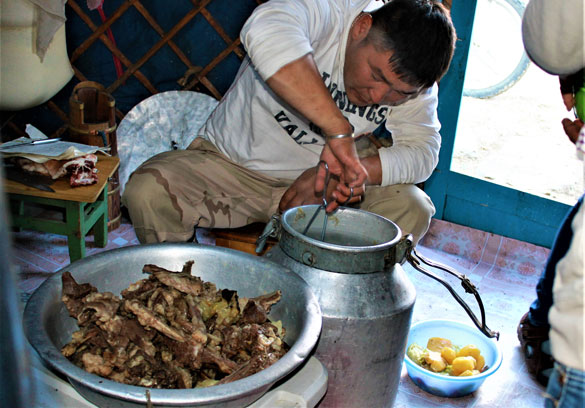 mongolian-cuisine-boodog-khorkhog_5e4d2d
